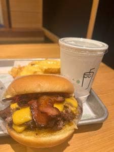 シェイクシャック 二子玉川店