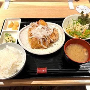 梅田韓国料理と二色鍋 かん菜
