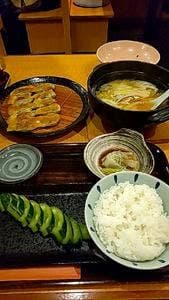 餃子専門店 味奉行 本店
