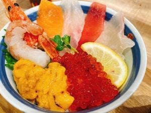 海鮮丼 角島魚心 THE OUTLETS KITAKYUSHU店