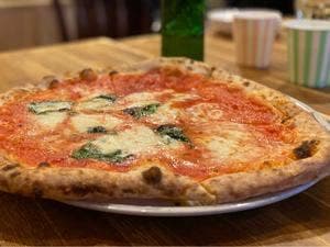 ラ ピッツァ ナポレターナ レガロ