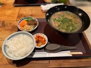 日本酒と焼肉 吉岡太一