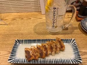 餃子と唐揚げの酒場。しんちゃん アメ村店