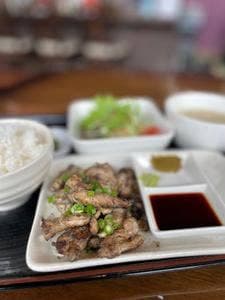 地鶏やきとり おしどり。 天理インター店