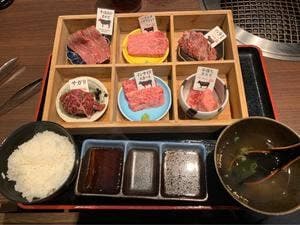 精肉卸直営店 宮崎牛焼肉 黒牛