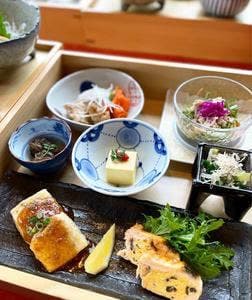 伊万里 櫓庵冶 銀座店