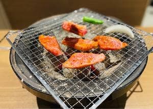 炭火焼肉 まる