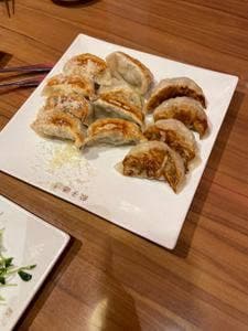 24時間 餃子酒場 目黒店