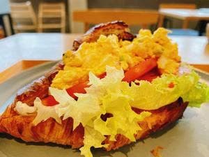 ドットアンドレディ Yakuin BASE