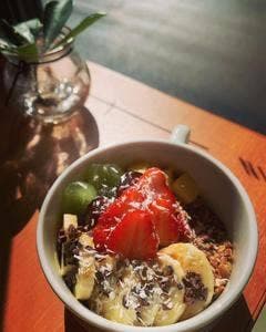 CAFE & BAR AiNA 福島店