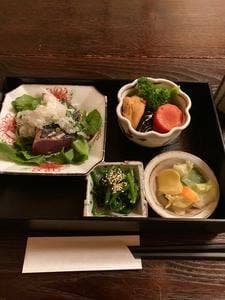岸由