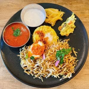 カレーとビリヤニとお酒 たびる