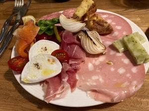 バール エ トラットリア ピュ ルンゴ