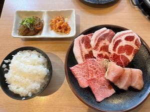 アリラン飯店 岡野町交差点側