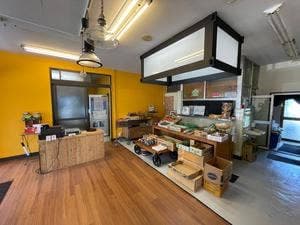 八百伊商店 カフェスペース