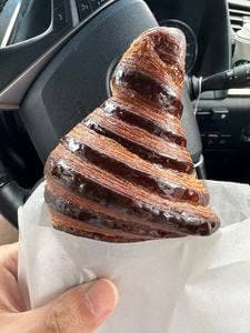 クロワッサンとサンドイッチ ニューバード