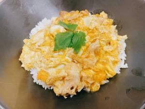 親子丼と唐揚げ TAMAGOYA ジアウトレット湘南平塚店