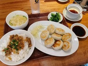曾さんの餃子 水道橋店