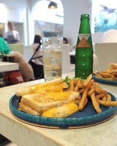 アンドティーカフェ 表参道