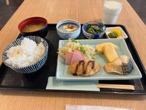 Hotel & Renta Car 660 駅裏食堂