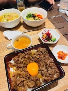 焼肉とwine とらよし