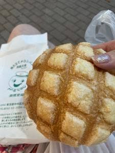 焼きたてメロンパン 久栄