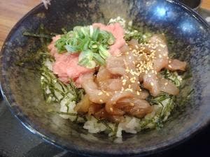 まぐろユッケ丼と定食 三崎屋