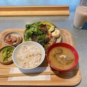 カフェアンドホールアワーズ