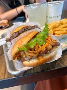 SHAKE SHACK ザ パーク フロント ホテル店