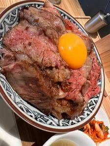 炭火たれ焼肉丼 萬牛カルビ