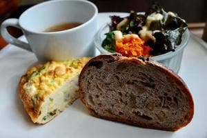 ムロマチカフェ ハチ