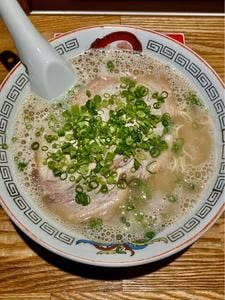 博多ラーメンでぶちゃん