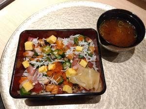 SUSHIBAR 華美