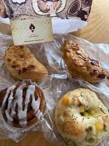 ハートブレッドアンティーク ／ねこねこ食パン／ねこねこチーズケーキ ゆめタウン飯塚店