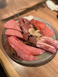 Yakiniku 名もなき名店へ 一切入魂一枚売り焼肉