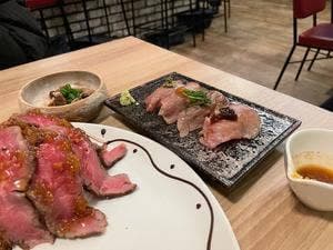肉とホル。