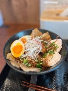 チャーシュー丼専門店 こむらや