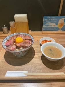炭火たれ焼肉丼 萬牛カルビ