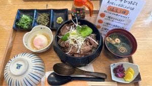 ステーキ丼専門店 黒べぇさん 手城店