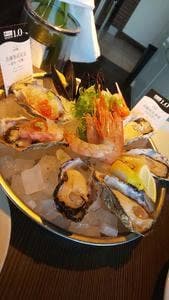 8TH SEA OYSTER Bar 阪急グランドビル店