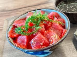 県産生まぐろ丼専門店つなや食堂