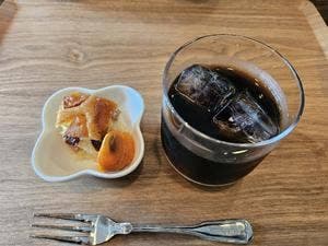 Cafe & Bar 810