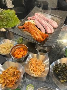 シガン 生サムギョプサル専門店