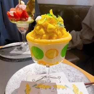 夜パフェ専門店 モモブクロ