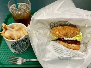 ラッキーピエロ 戸倉店