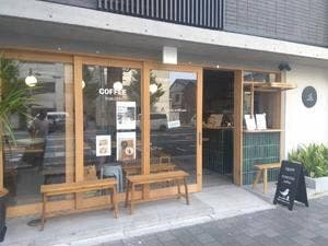 8Black birds cafe