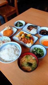 まいどおおきに食堂 福岡貝塚食堂