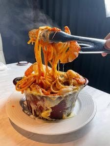 シカゴピザ×個室イタリアン Ark Lounge 新宿西口駅前店