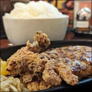 箸で食べる あつあつ鉄皿ハンバーグとカレーのお店