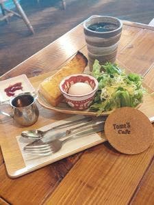 Tome's Cafe